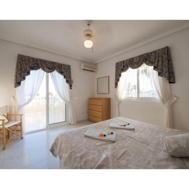 Ciudad Quesada Stunning Heated Pool Private Luxury Villa with Spa Sleeps 14 - Villa - 27