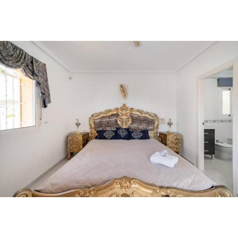 Ciudad Quesada Stunning Heated Pool Private Luxury Villa with Spa Sleeps 14 - Villa - 20