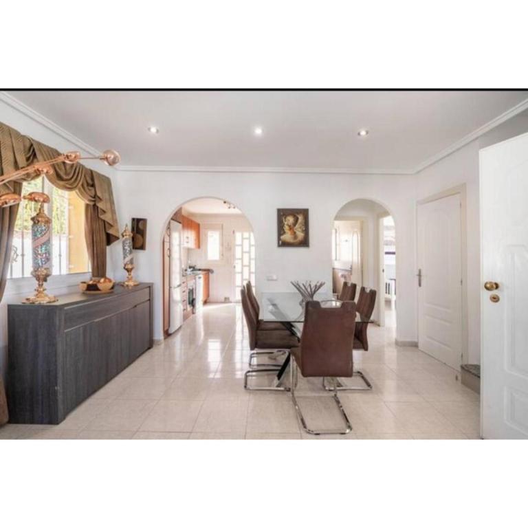 Ciudad Quesada Stunning Heated Pool Private Luxury Villa with Spa Sleeps 14 - Villa - 35