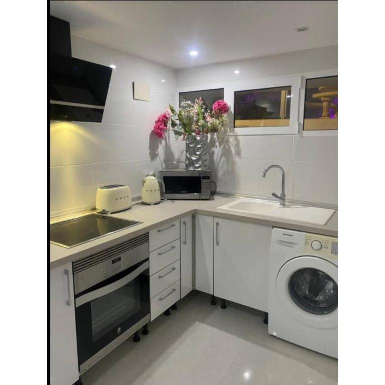 Ciudad Quesada Stunning Heated Pool Private Luxury Villa with Spa Sleeps 14 - Villa - 91
