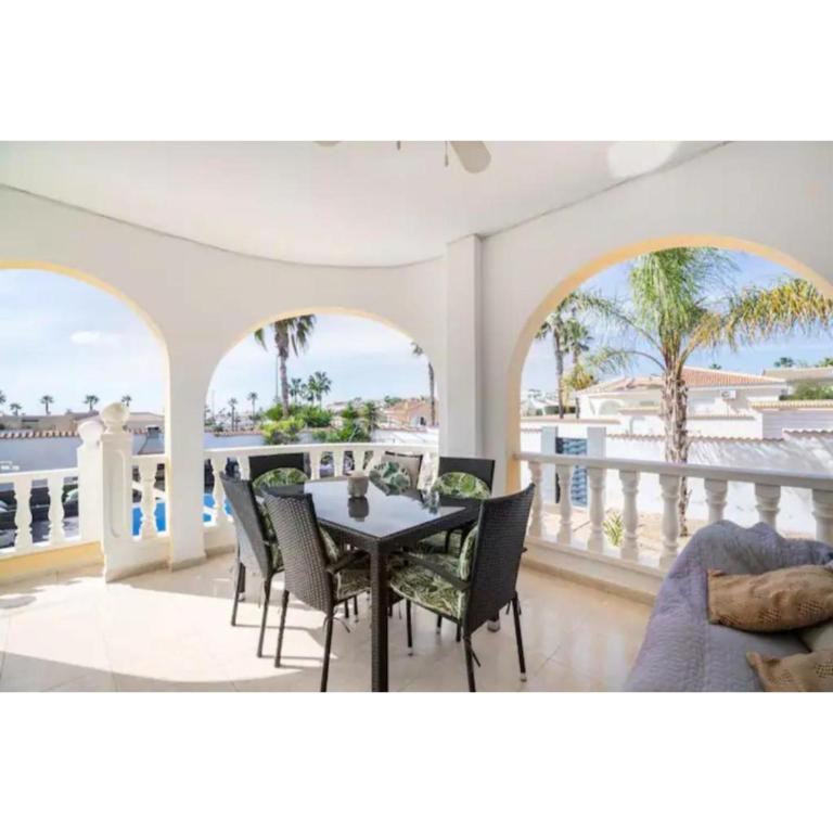 Ciudad Quesada Stunning Heated Pool Private Luxury Villa with Spa Sleeps 14 - Villa - 58