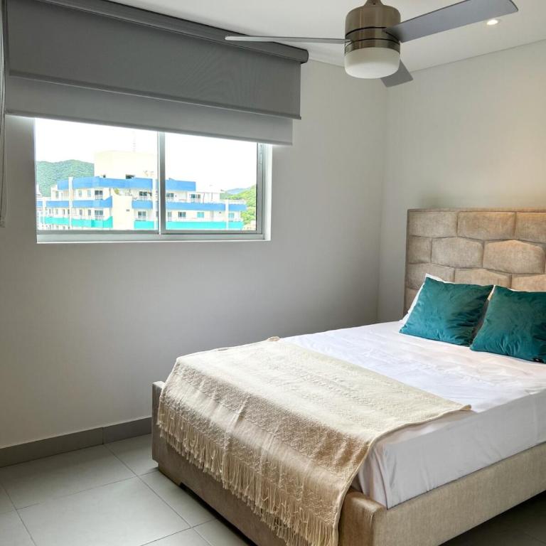Apartamento con vista al mar en El Rodadero Santa Marta - Three-Bedroom Apartment - 3
