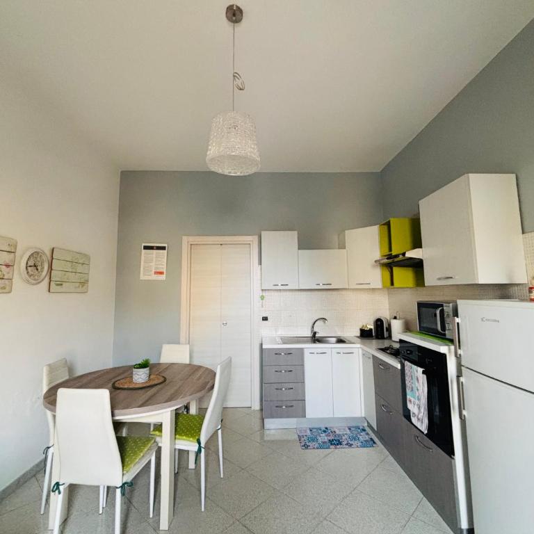 La casa di Alice è un bilocale luminoso e felice - Apartamento de 1 dormitorio - 4