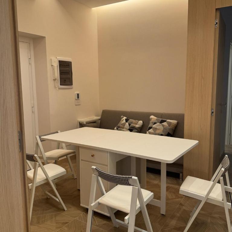 Re&x Home Rome Near Coloseum - Suite Appartamento con 3 Camere da Letto - 9