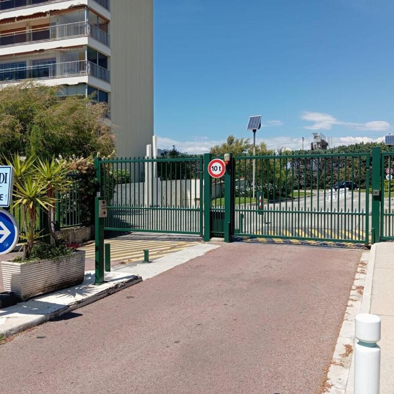 Studio avec terrasse dans résidence en face de la mer et Parking privatif- CANNES MIDI - Appartement 1 Chambre - 18