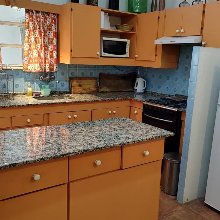 Amplia casa cerca del centro de la ciudad - One-Bedroom House - 11