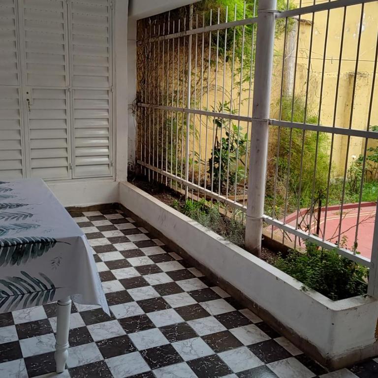 Amplia casa cerca del centro de la ciudad - One-Bedroom House - 22