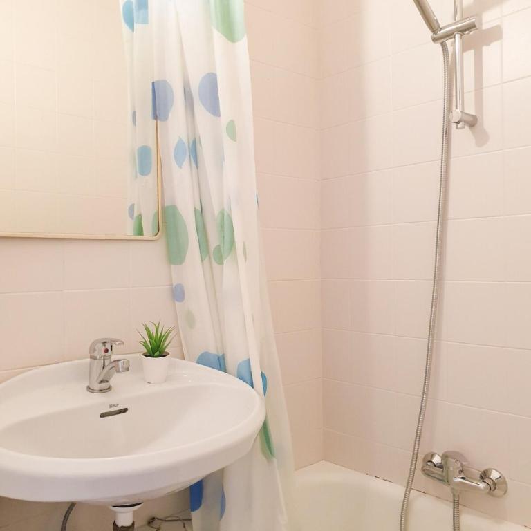 Maria Diaz de Haro City Center - Four-Bedroom Apartment - 8