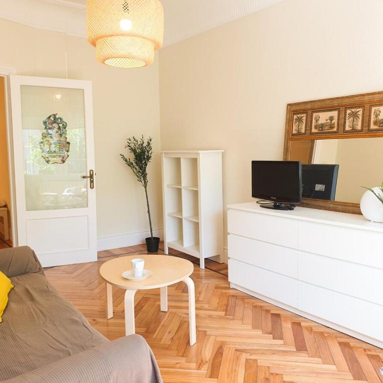 Maria Diaz de Haro City Center - Four-Bedroom Apartment - 9