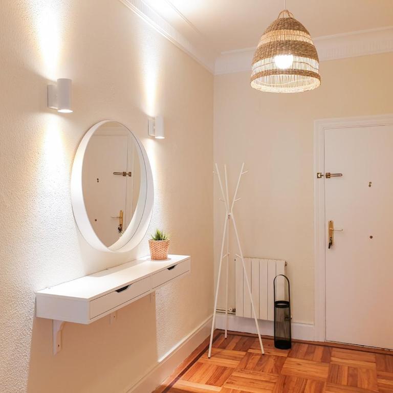 Maria Diaz de Haro City Center - Four-Bedroom Apartment - 16
