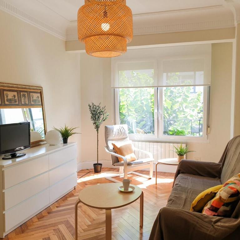 Maria Diaz de Haro City Center - Four-Bedroom Apartment - 28
