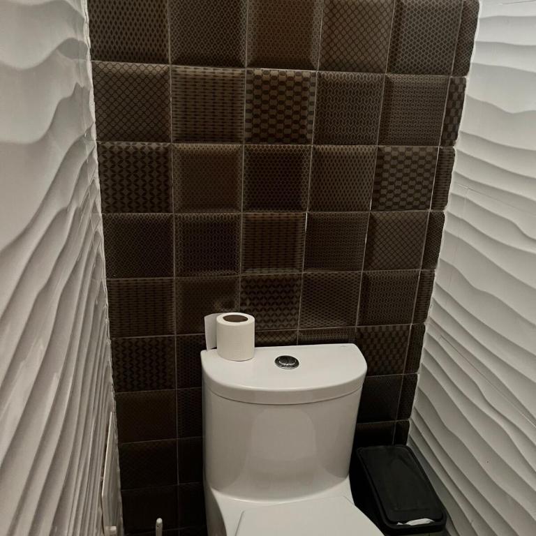 Sunny refuge with large gardens - One-Bedroom House - 2