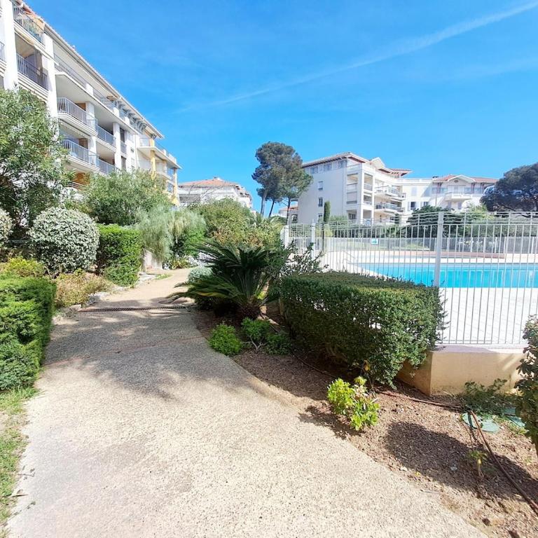 Grand T3 avec Terrasse et Jardin - Apartamento de 2 dormitorios - 3