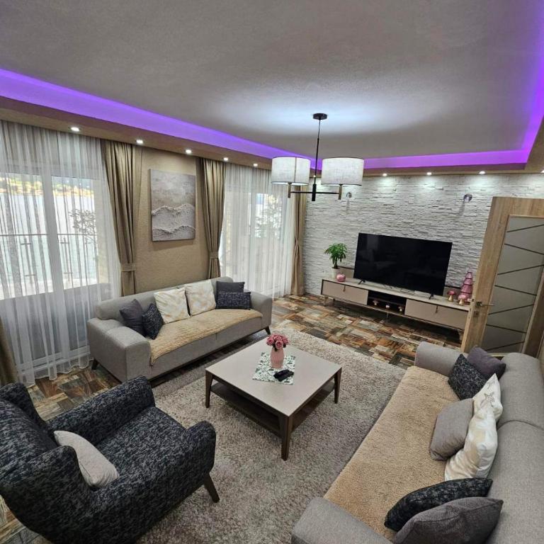 Sun Rays - Three-Bedroom Apartment - 19
