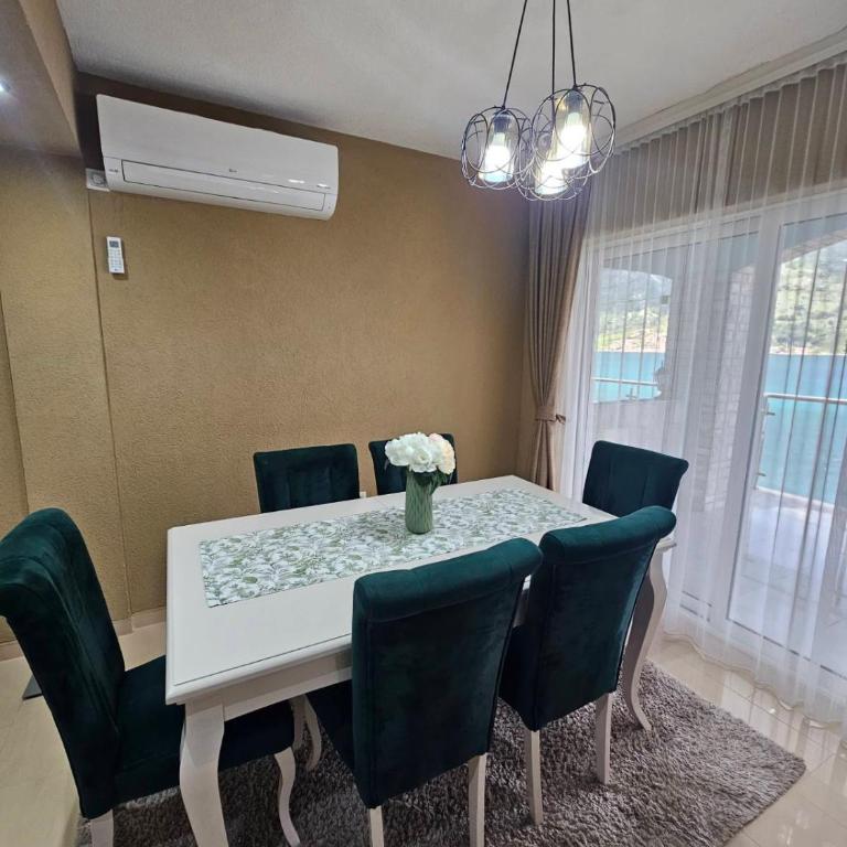 Sun Rays - Three-Bedroom Apartment - 34