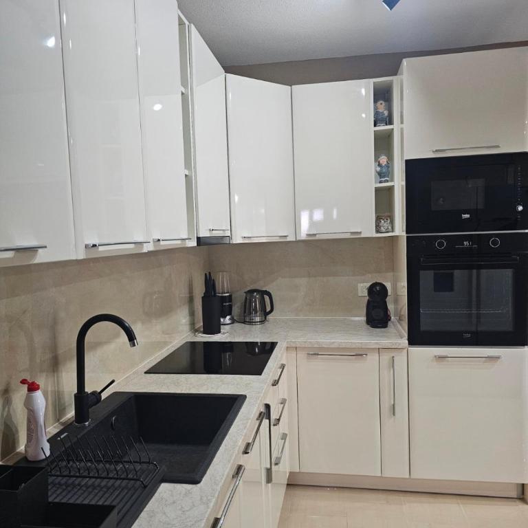 Sun Rays - Three-Bedroom Apartment - 35