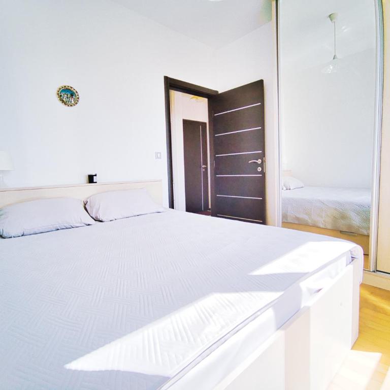 Cozy 1BD apartment 7min to beach - Apartman s 1 Spavaćom Sobom, Balkonom i Pogledom na More - 4