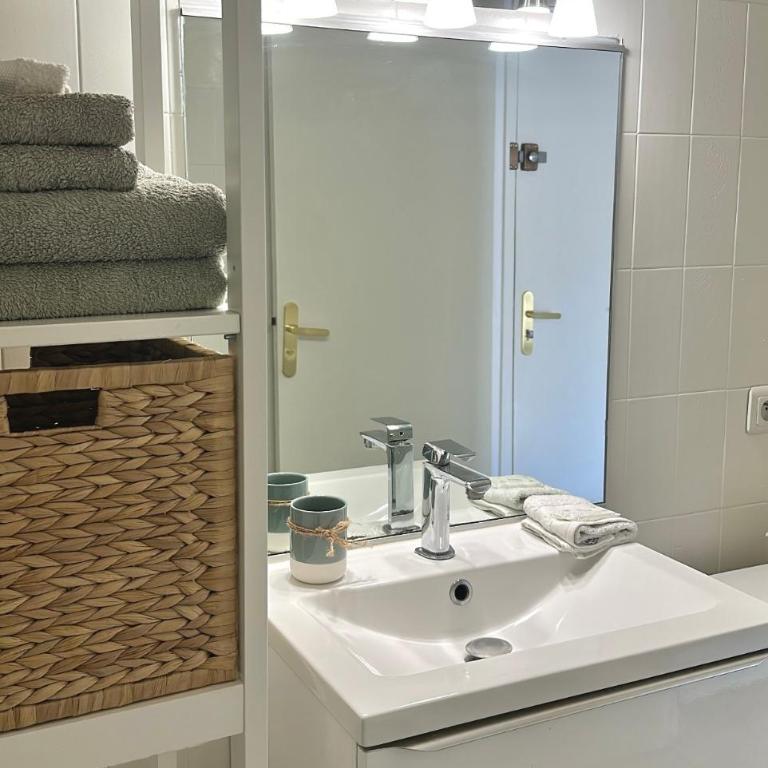 Superbe Studio plein centre de Juan les pins 500m des plages - Studio - 10