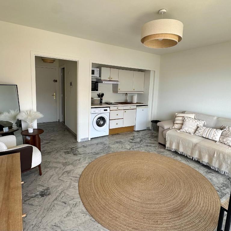 Superbe Studio plein centre de Juan les pins 500m des plages - Studio - 1