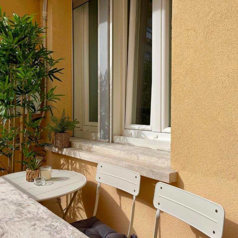 Stellar Stays - Camera King con Balcone - 10