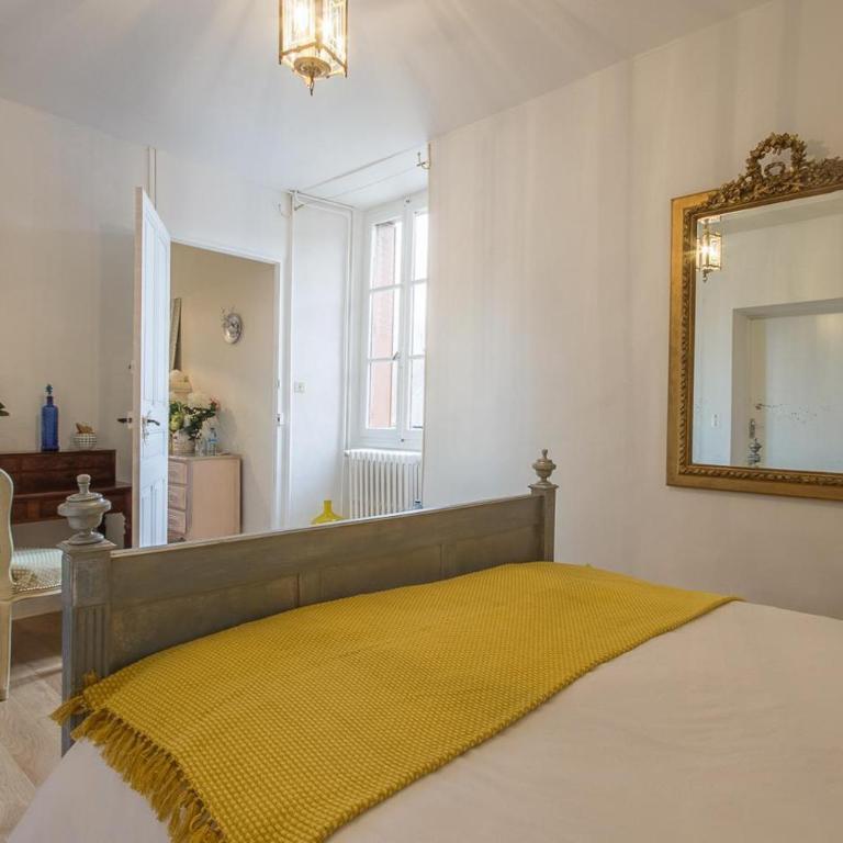 Chez sylvie et guy jaune - Suite - 1