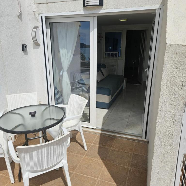 Seaview, just across the beach, Bečići - One-Bedroom Apartment - 11