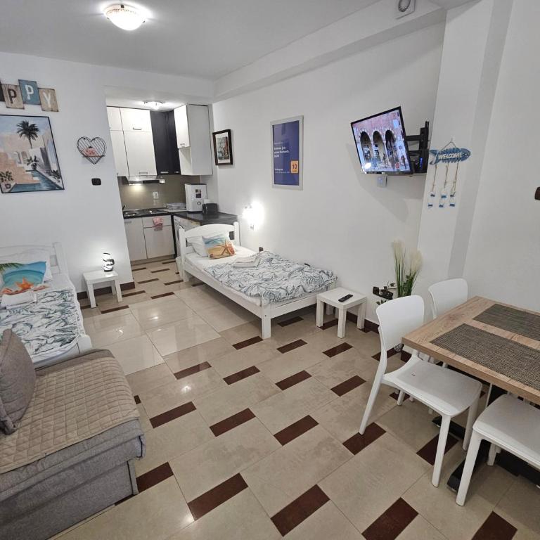 Seaview, just across the beach, Bečići - One-Bedroom Apartment - 2