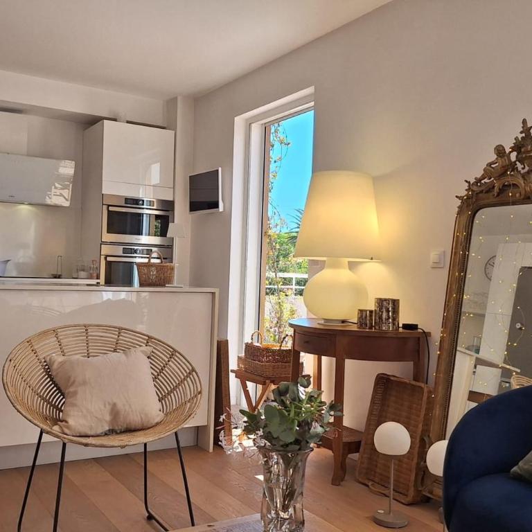 Bright and Stylish in City Center 2 Bedrooms - Appartement - 5