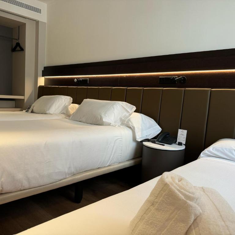 Hotel Bécquer - Habitación Doble con cama supletoria - 2 camas - 4
