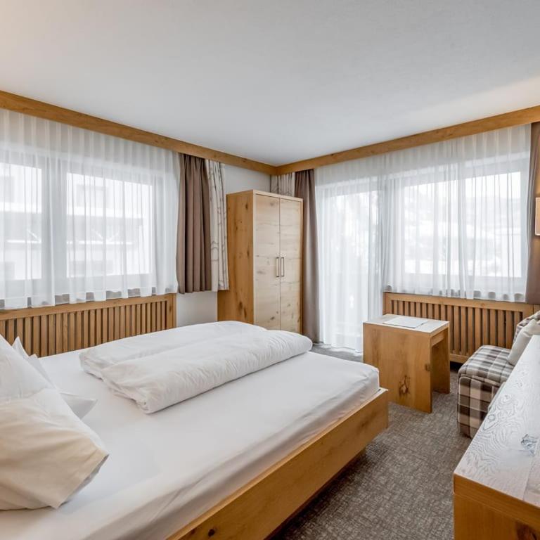 Hotel Sportpension Carinthia - Doppelzimmer mit Balkon - 1