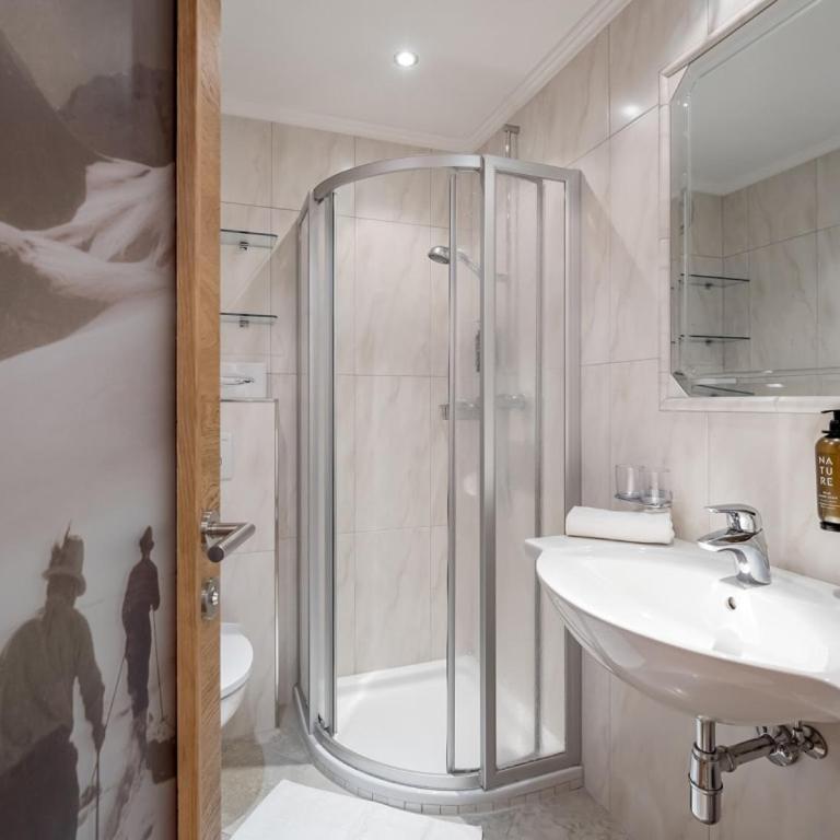 Hotel Sportpension Carinthia - Doppelzimmer mit Balkon - 2
