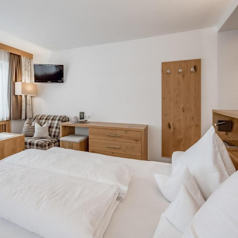 Hotel Sportpension Carinthia - Doppelzimmer mit Balkon - 4