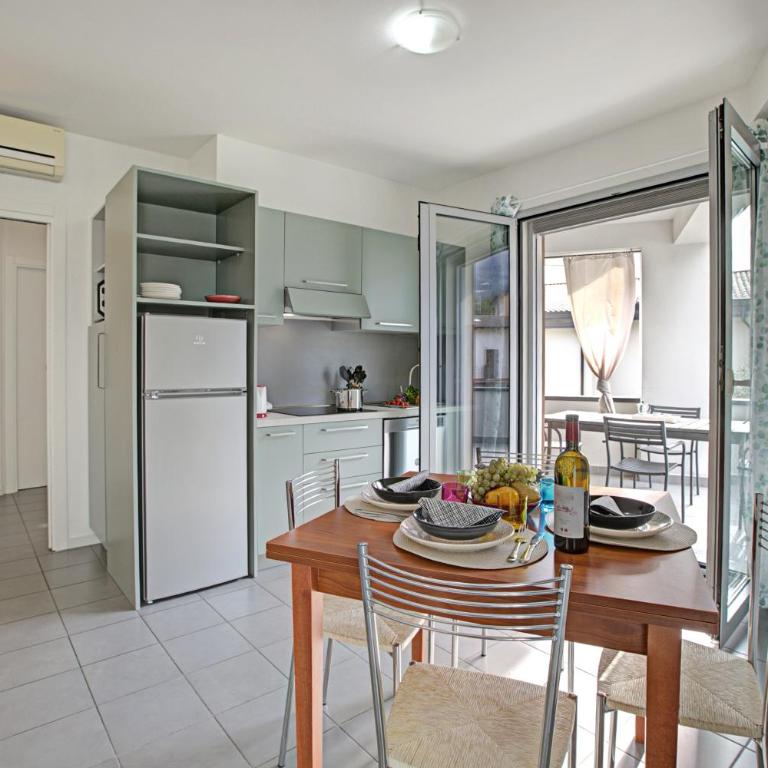 Rosy & Onyx House With Shared Pool - Apartment with Balcony - 9