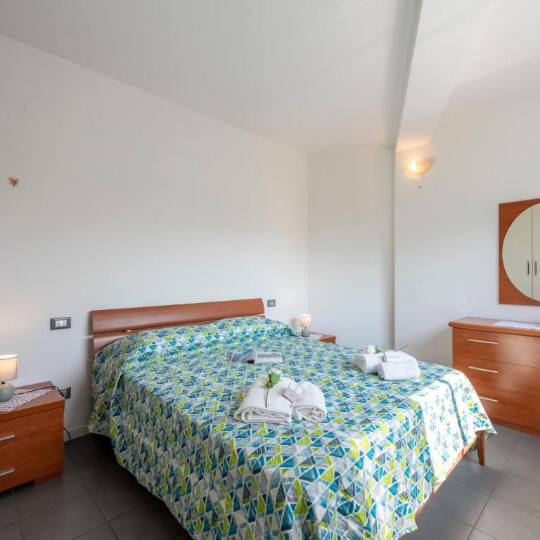 Rosy & Onyx House With Shared Pool - Apartment with Balcony - 12