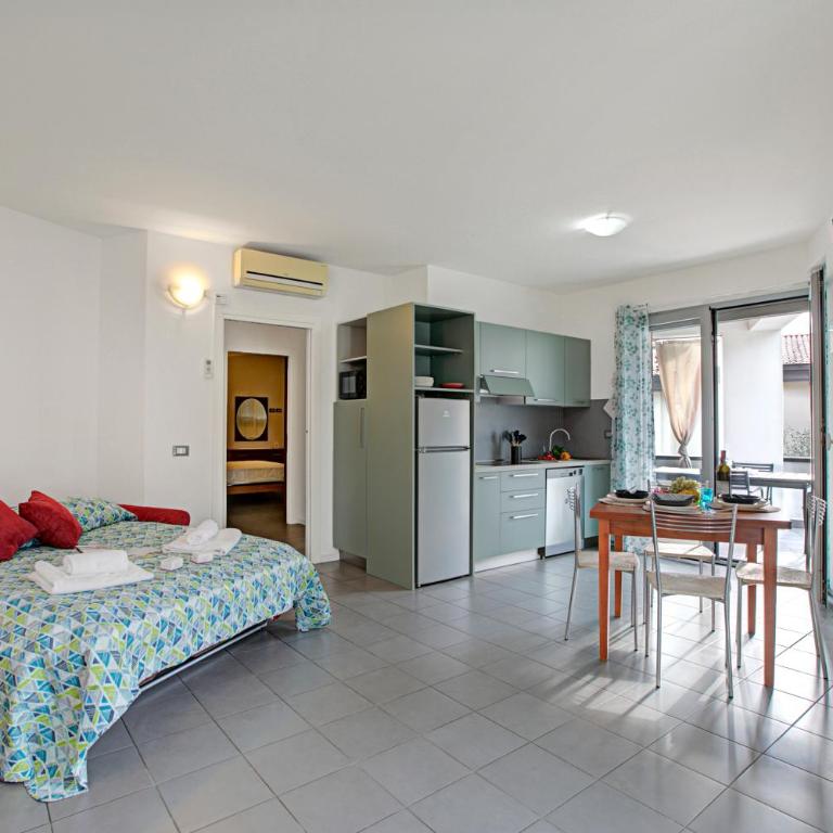 Rosy & Onyx House With Shared Pool - Apartment with Balcony - 8