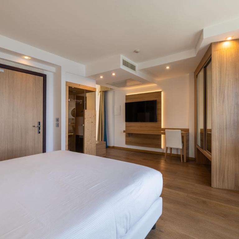 Kriss Internazionale Hotel - Junior Suite with Balcony and Sauna - 12
