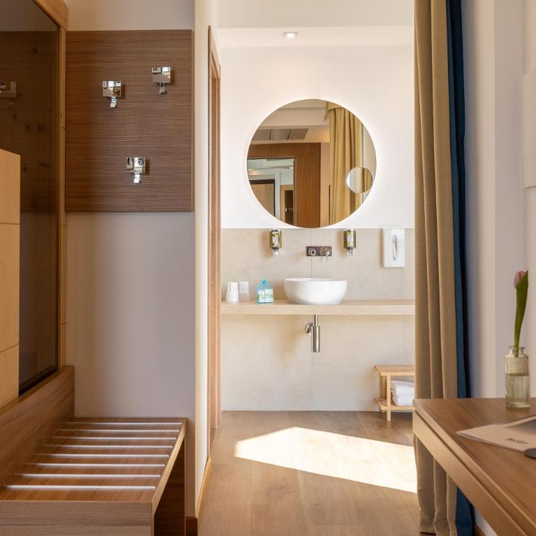 Kriss Internazionale Hotel - Junior Suite with Balcony and Sauna - 11