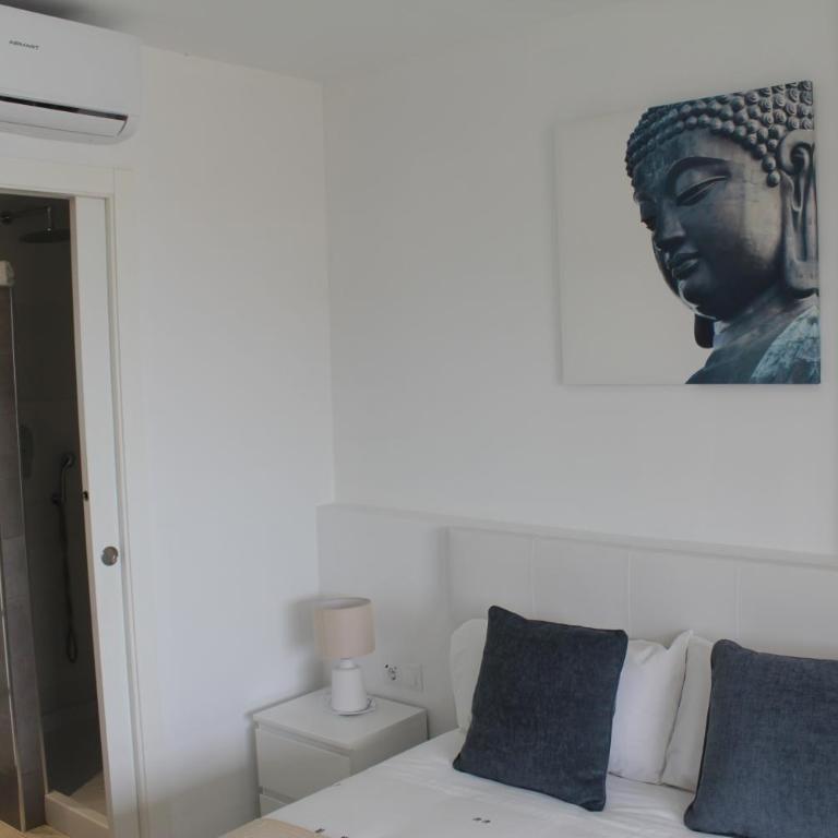 Apartamento ensueño 1a linea playa poniente 6 PAX parking wifi y AC - Three-Bedroom Apartment with Sea View - 29