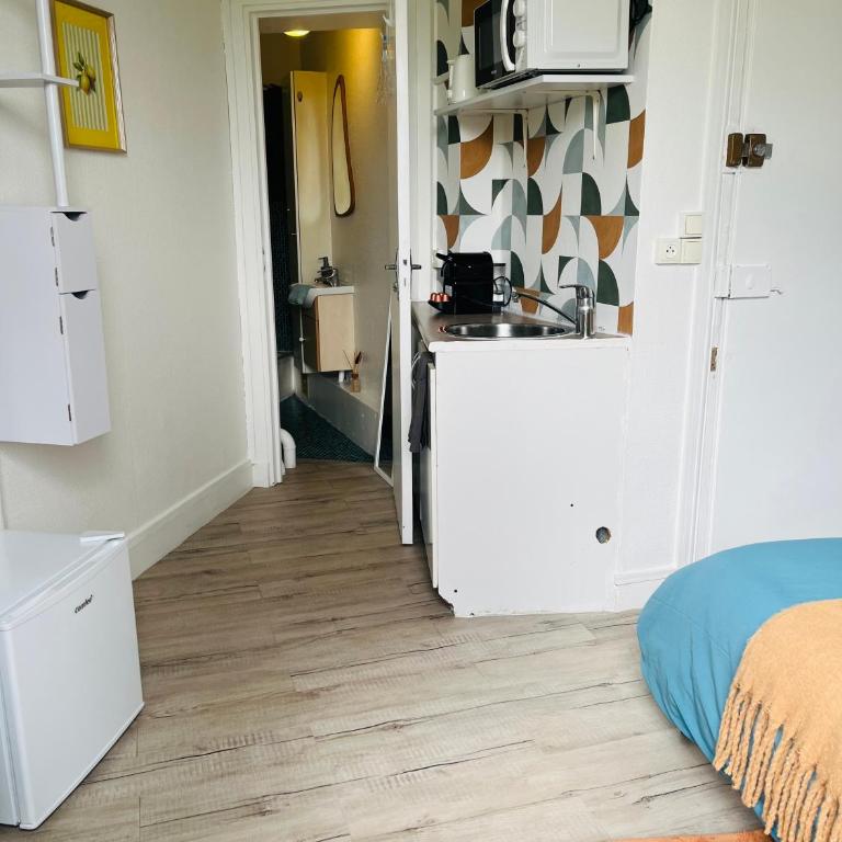Place équipe au Coeur de Paris avec Vue sur l'Arc de Triomphe et la Tour Eiffel - Chambre Double avec Salle de Bains Privative - 7
