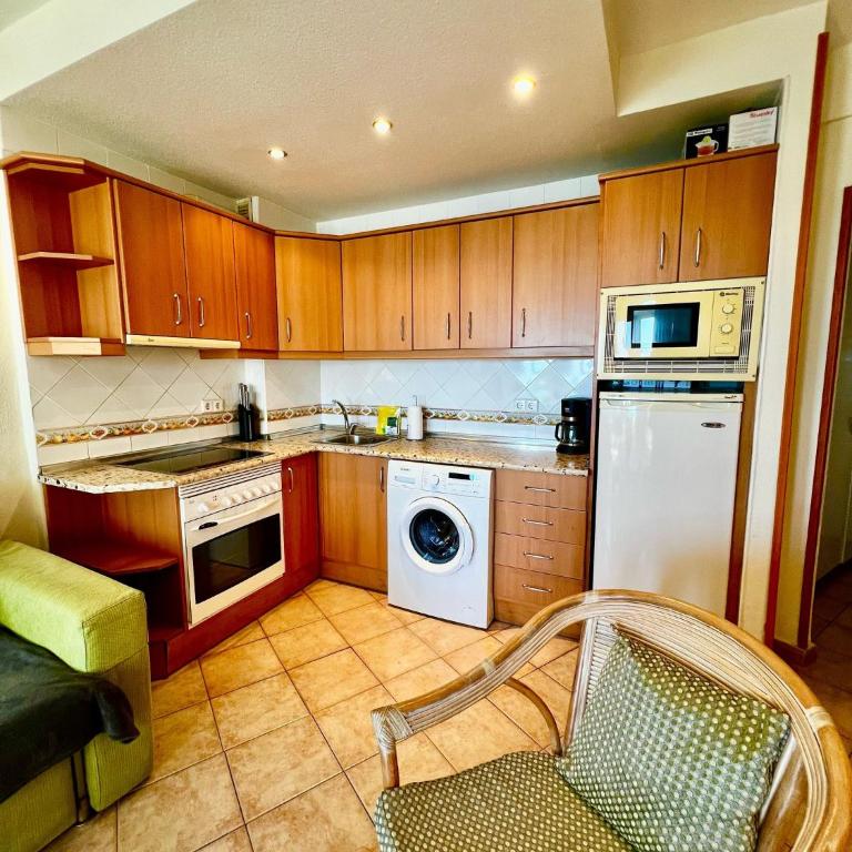 Beachfront Holiday Apartment in Benalbeach - Apartment with Sea View - 6