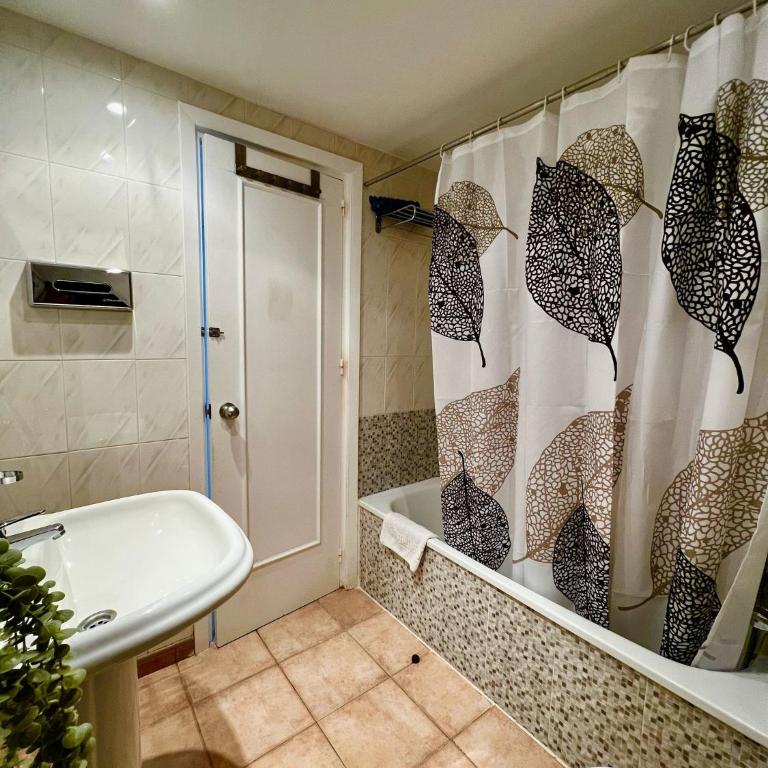 Beachfront Holiday Apartment in Benalbeach - Apartment with Sea View - 24