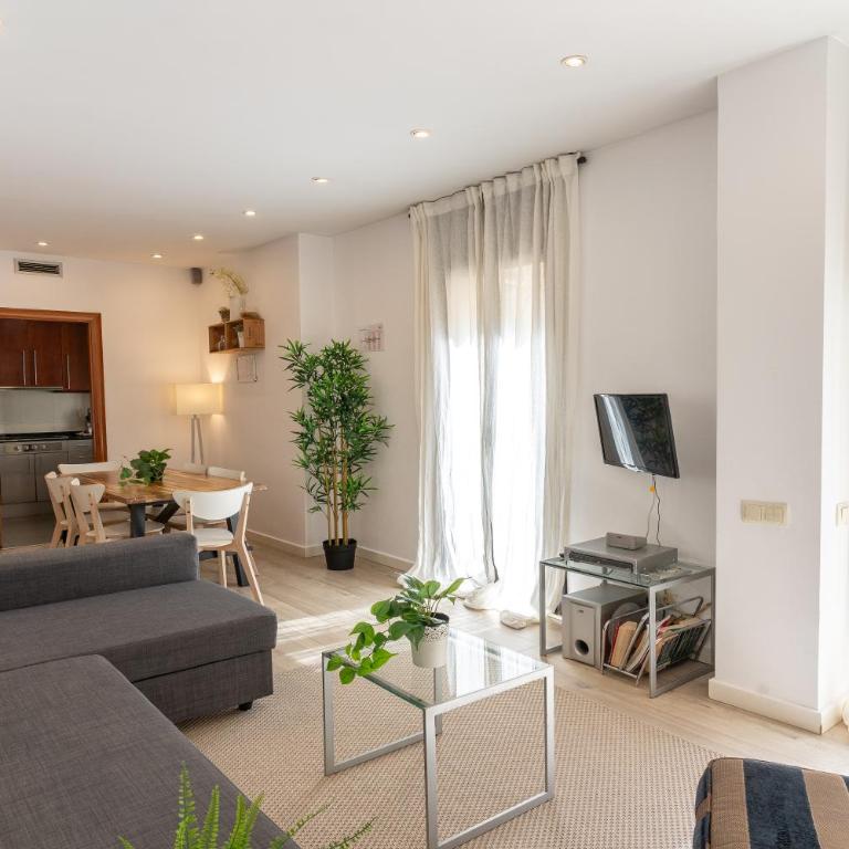 Magnífico apartamento en el centro - Three-Bedroom Apartment - 2