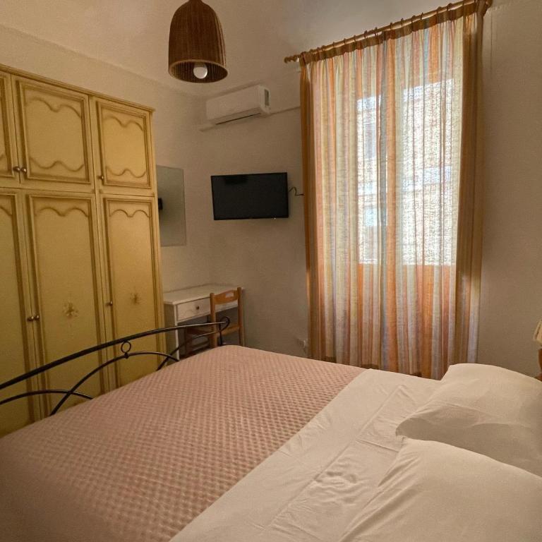 Mady's Guesthouse - Camera Matrimoniale con Bagno Privato Esterno - 1