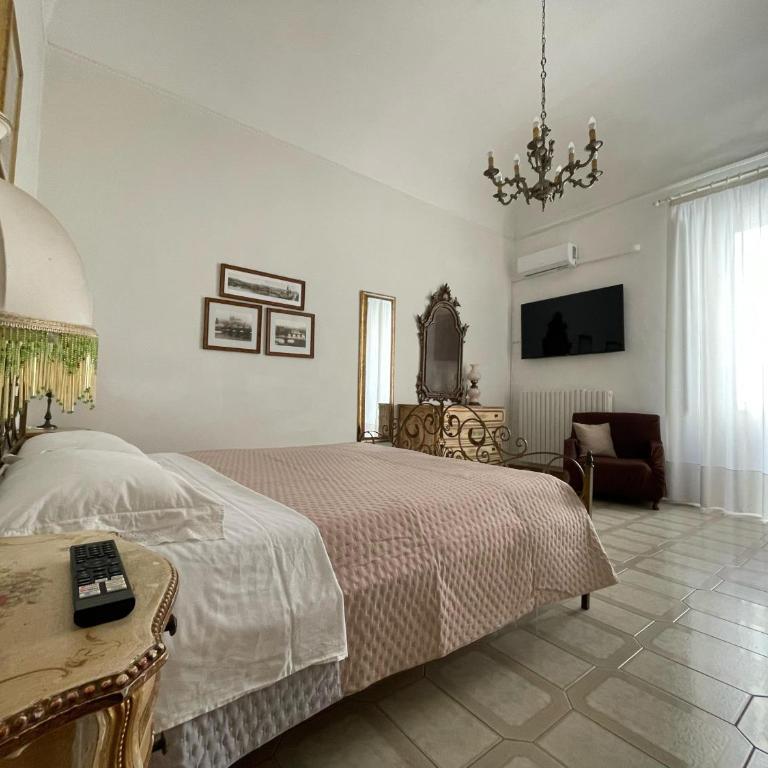 Mady's Guesthouse - Camera Matrimoniale con Bagno Privato Esterno - 2