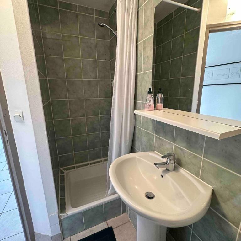 Studio lumineux avec terrasse à 200 m de la plage - Apartamento de 1 dormitorio - 6