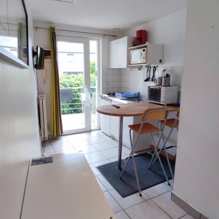 Studio lumineux avec terrasse à 200 m de la plage - Apartamento de 1 dormitorio - 8