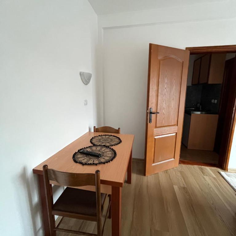 Hotel Lovac - One-Bedroom Apartment with Balcony - 2
