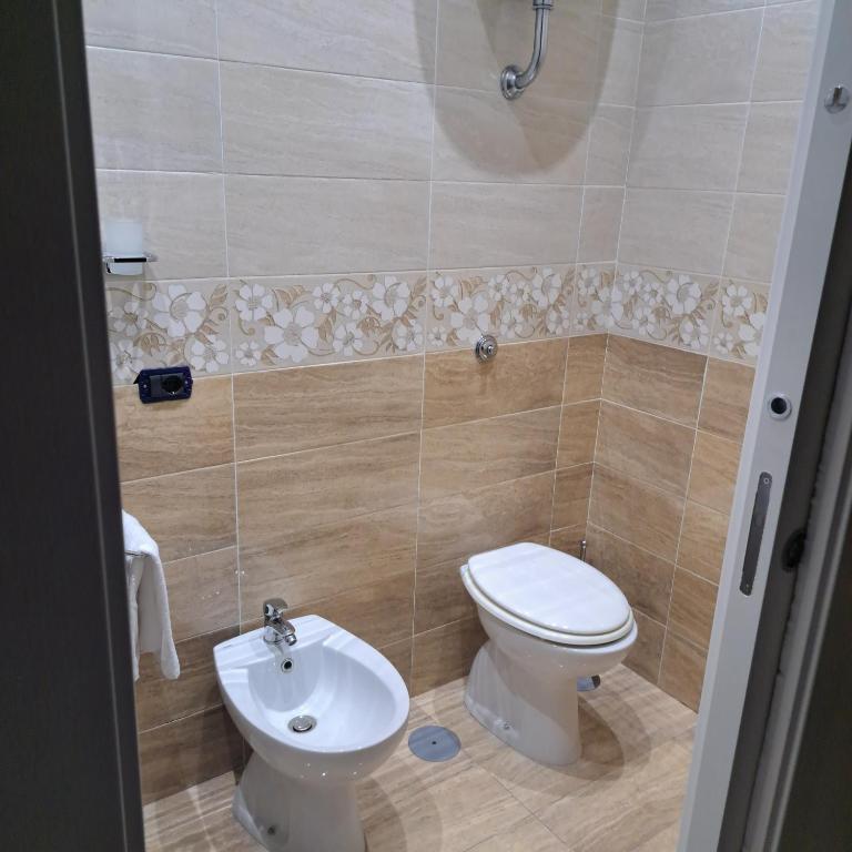 AreA DomuS - Camera Matrimoniale con Bagno Privato - 36