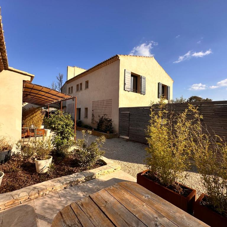 La maison d'HamiH "Gîte et Chambres d'hôtes - Studio - Vue sur Piscine - 14