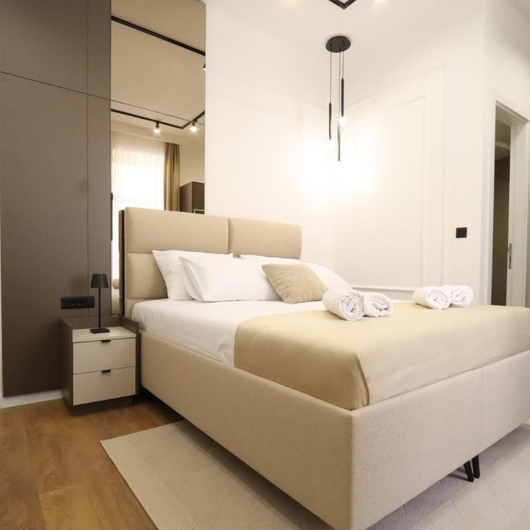 Din Luxury Apartments - Studio Apartment - 9